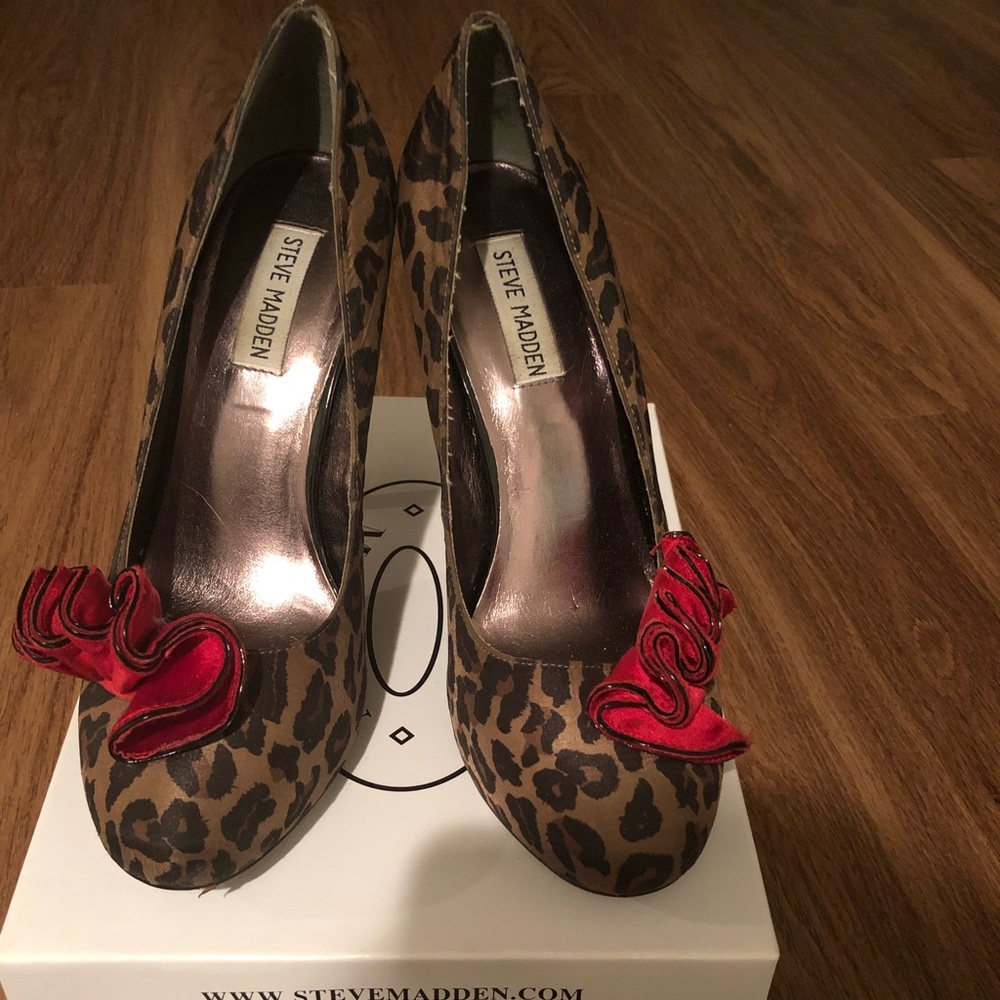 Steve Madden pump!